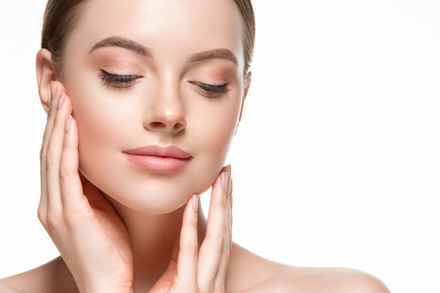 プラズマシャワーの美肌ケア施術中の様子|フェイシャルエステ 岡谷市