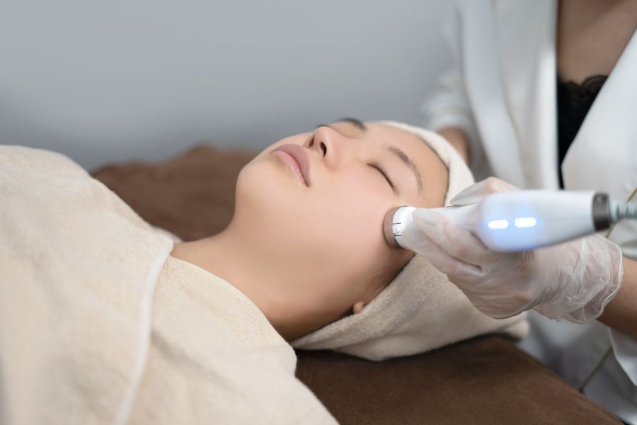 美容液の超音波導入工程の説明図|フェイシャルエステ 岡谷市