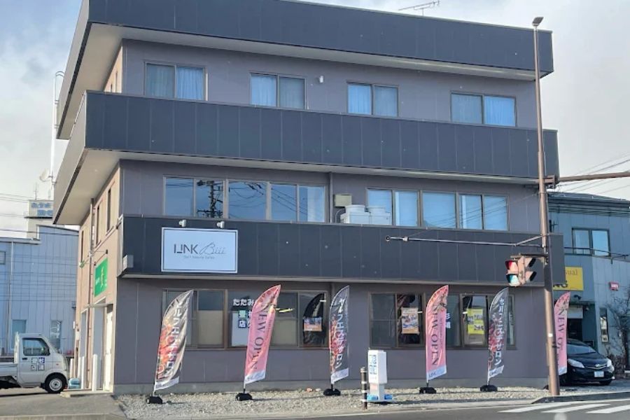 岡谷市・JR岡谷駅徒歩1分のエステサロン LINK Biii の外観写真